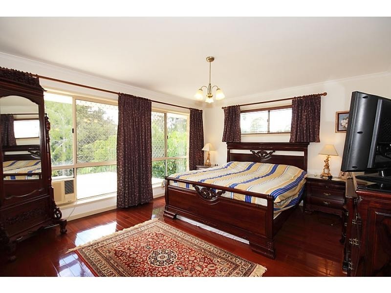 5 Bondel Place, Mount Ommaney QLD 4074