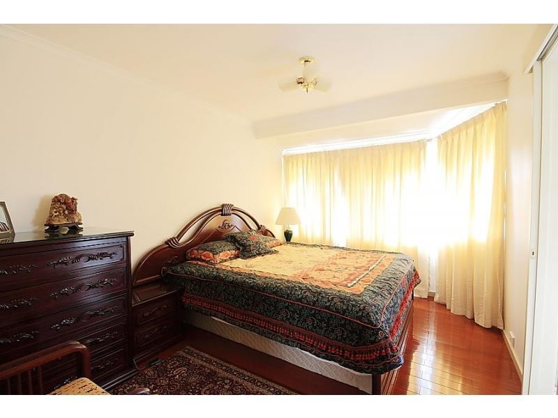 5 Bondel Place, Mount Ommaney QLD 4074