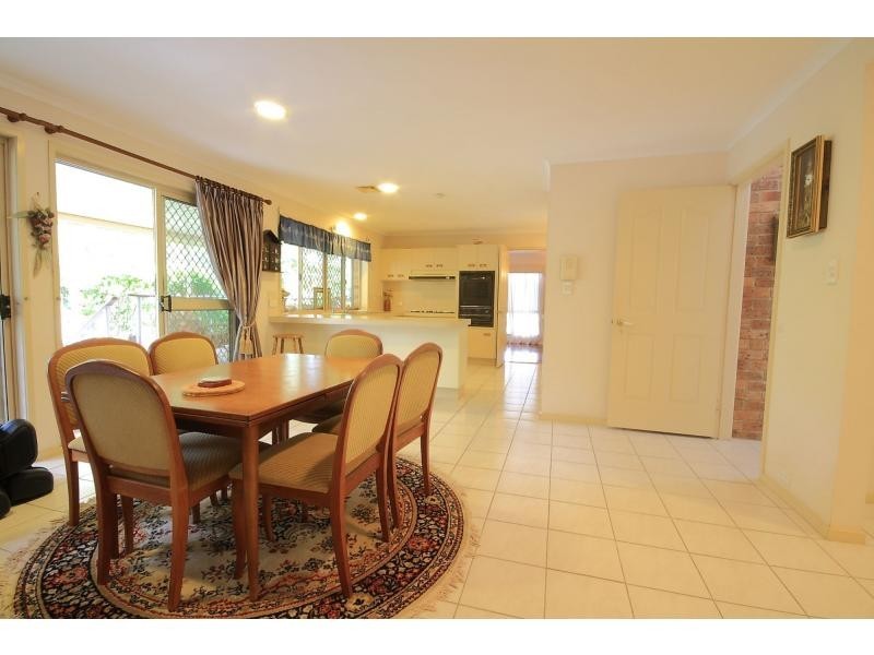 5 Bondel Place, Mount Ommaney QLD 4074