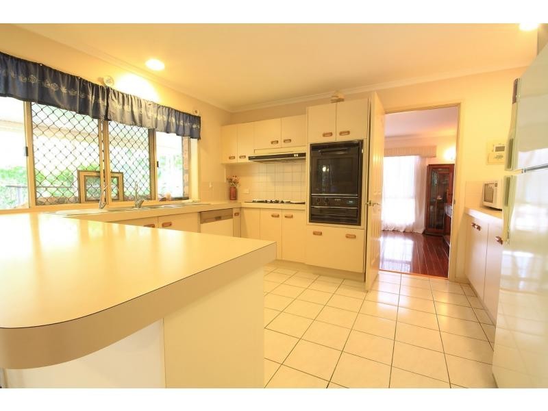 5 Bondel Place, Mount Ommaney QLD 4074