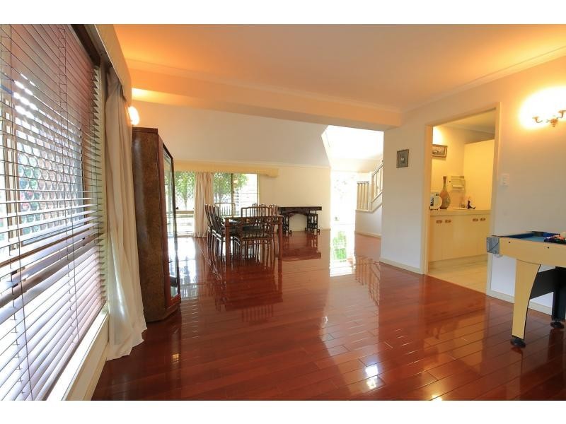 5 Bondel Place, Mount Ommaney QLD 4074