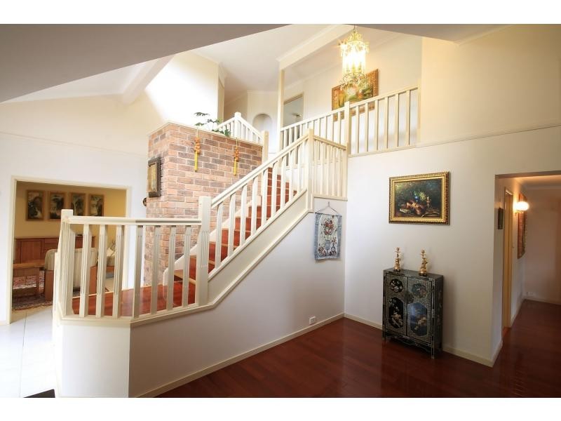 5 Bondel Place, Mount Ommaney QLD 4074