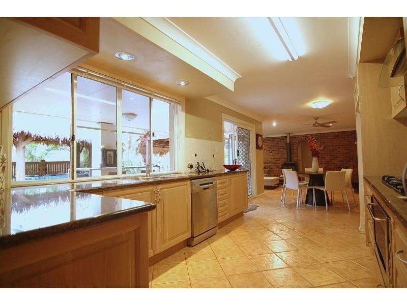 1 Timaru Close, Westlake QLD 4074