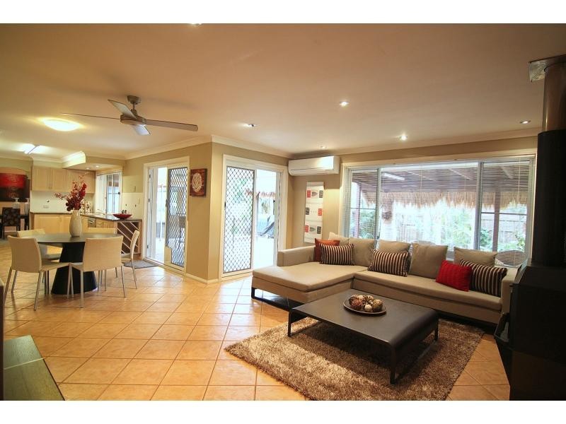 1 Timaru Close, Westlake QLD 4074