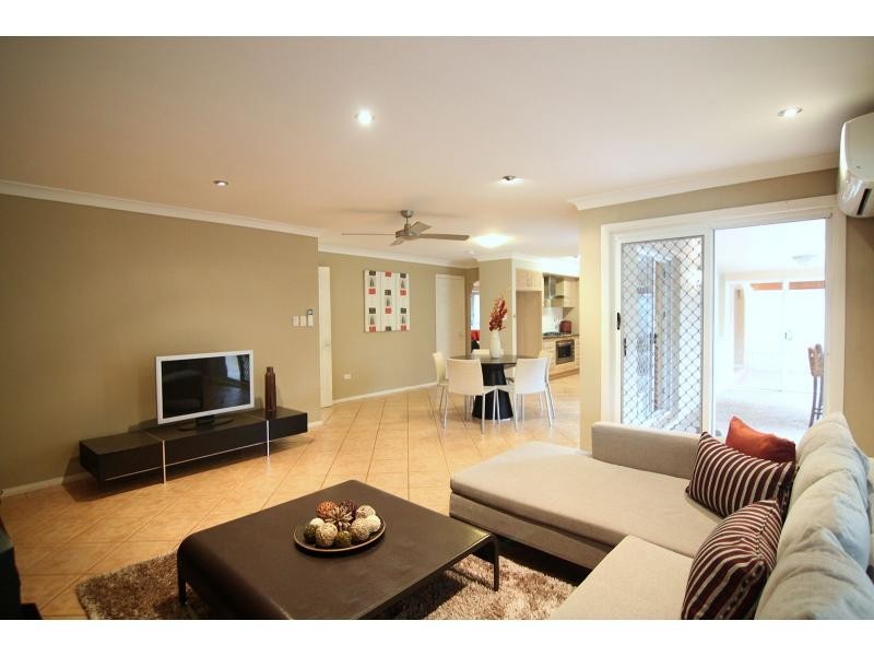 1 Timaru Close, Westlake QLD 4074