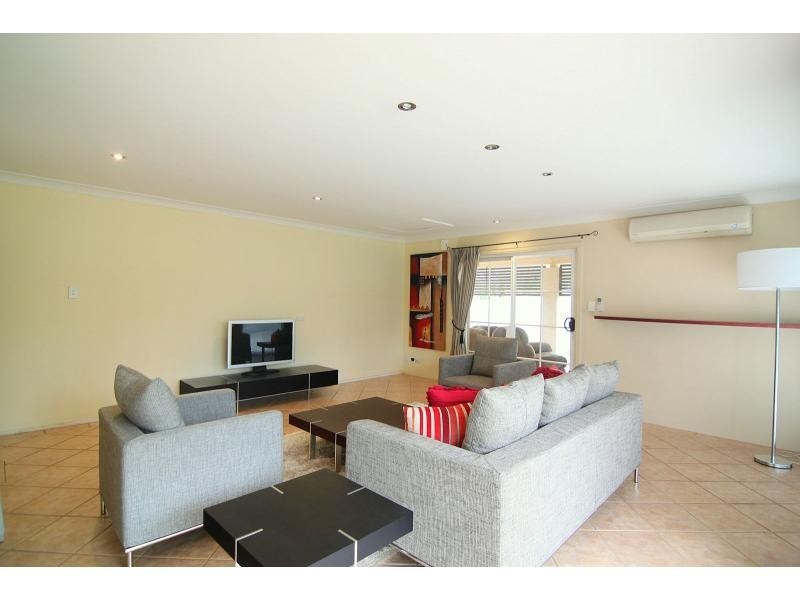 1 Timaru Close, Westlake QLD 4074