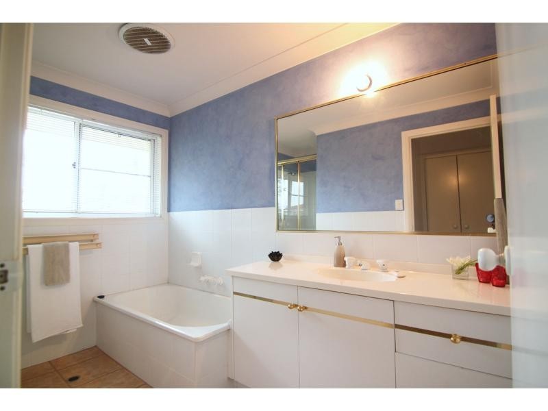 1 Timaru Close, Westlake QLD 4074