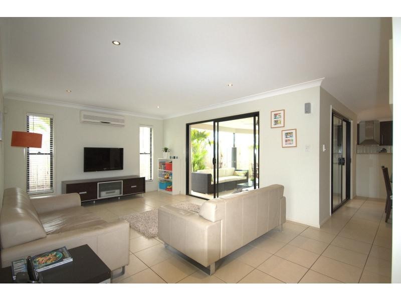 60 Edenbrooke Drive, Seventeen Mile Rocks QLD 4073