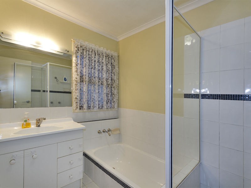 1 Loddon, Riverhills QLD 4074