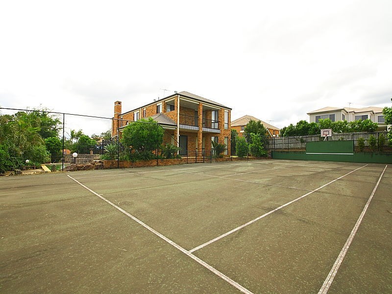 2 Moncrieff Court, Mount Ommaney QLD 4074
