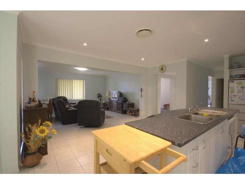 2 Moncrieff Court, Mount Ommaney QLD 4074