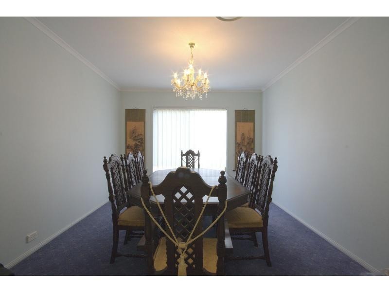 2 Moncrieff Court, Mount Ommaney QLD 4074