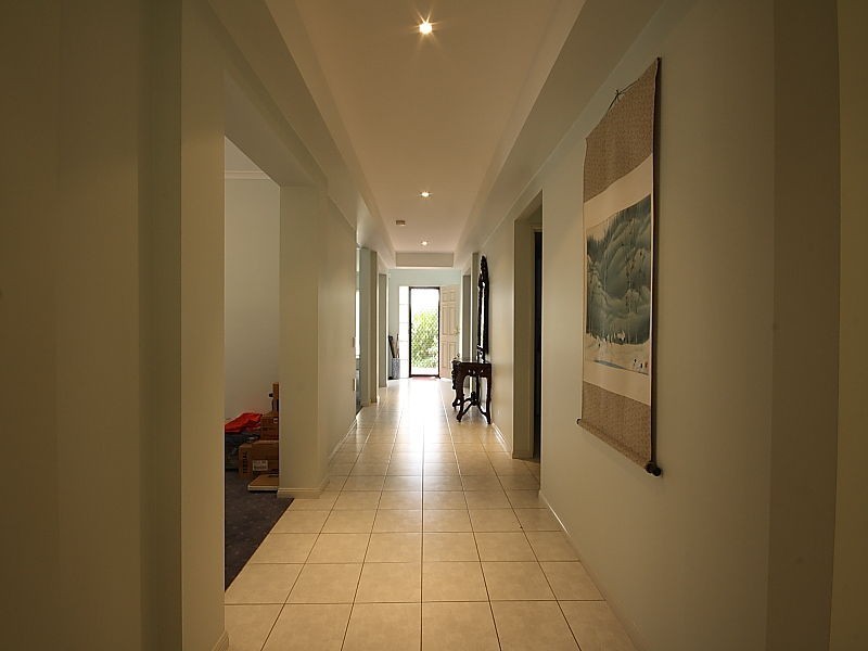 2 Moncrieff Court, Mount Ommaney QLD 4074