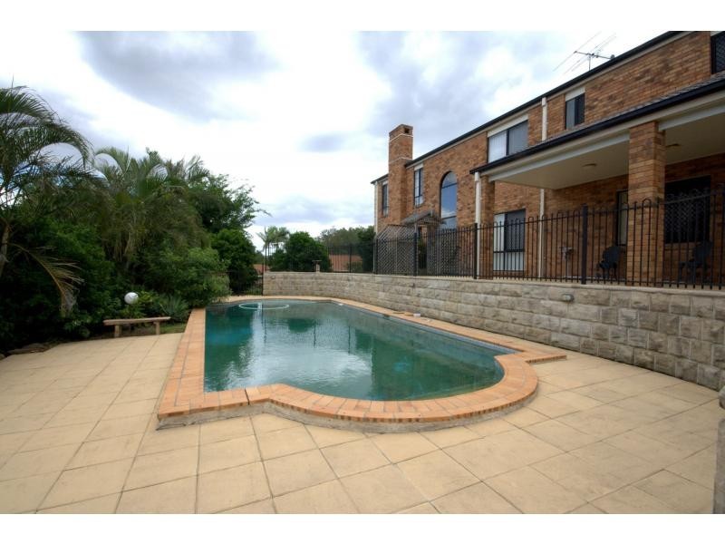 2 Moncrieff Court, Mount Ommaney QLD 4074