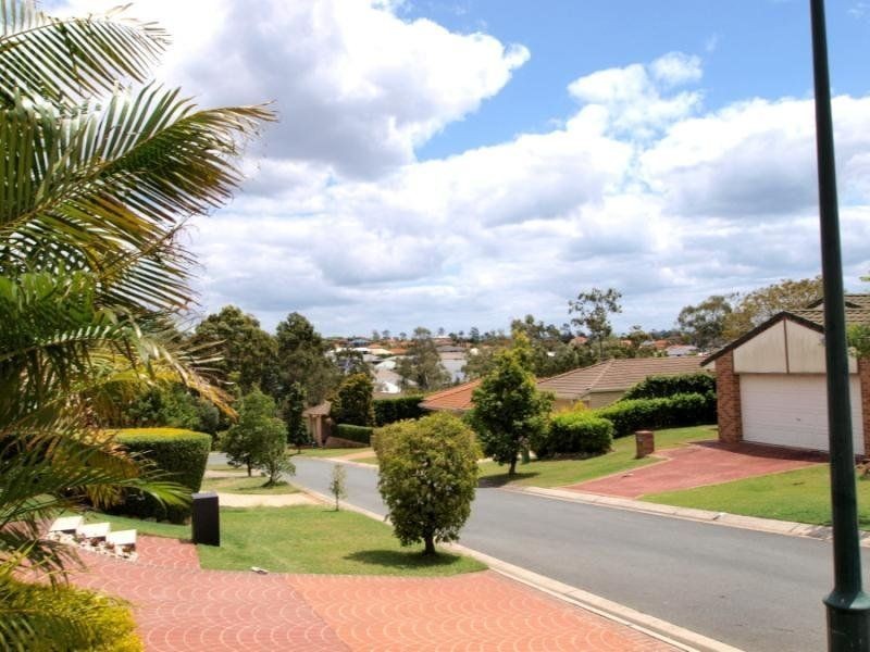 6 Bengar Pl Street, Seventeen Mile Rocks QLD 4073