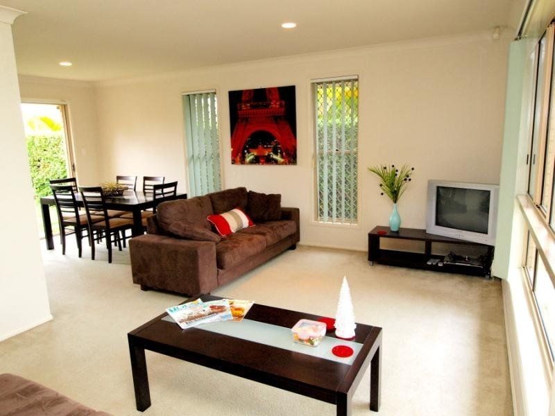 6 Bengar Pl Street, Seventeen Mile Rocks QLD 4073