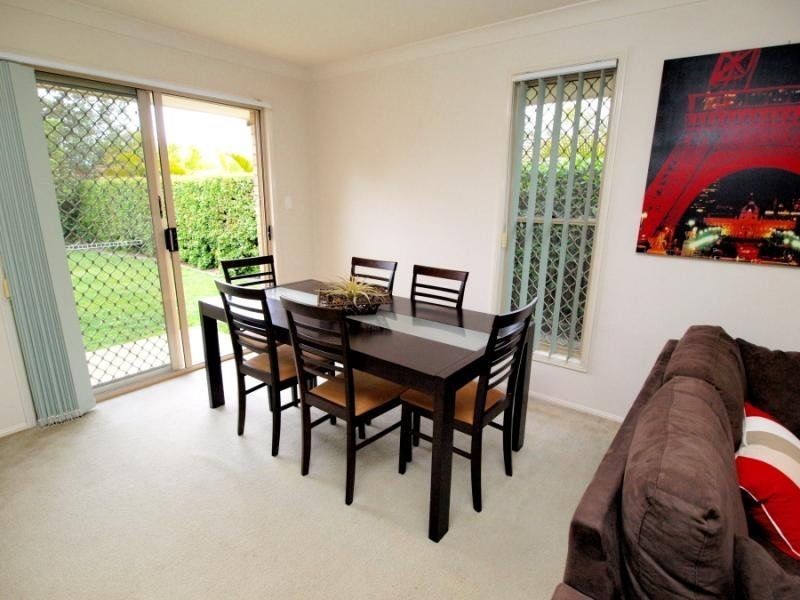 6 Bengar Pl Street, Seventeen Mile Rocks QLD 4073