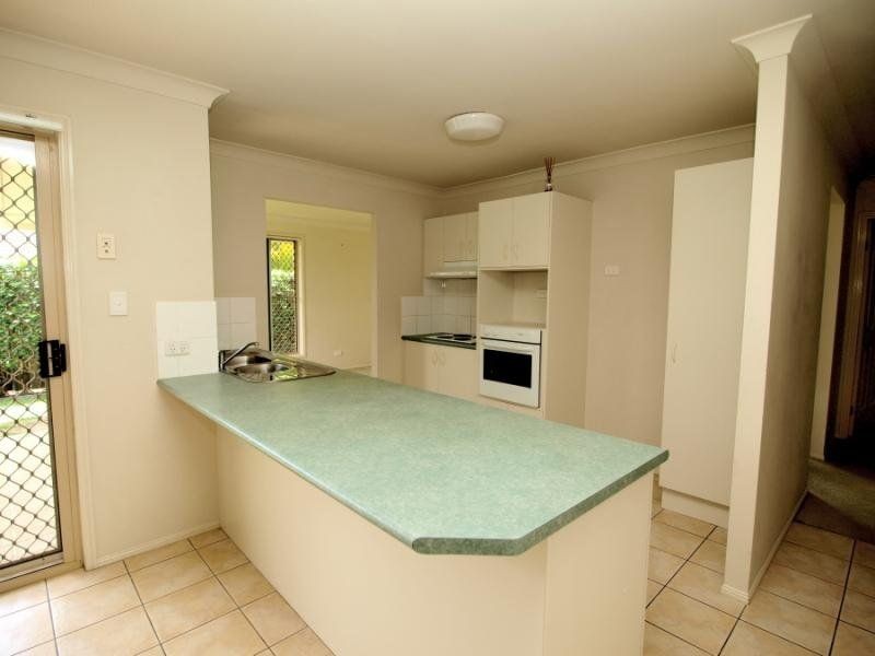 6 Bengar Pl Street, Seventeen Mile Rocks QLD 4073