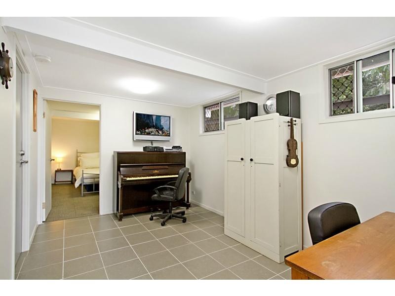 212 Seventeen Mile Rocks Road, Oxley QLD 4075