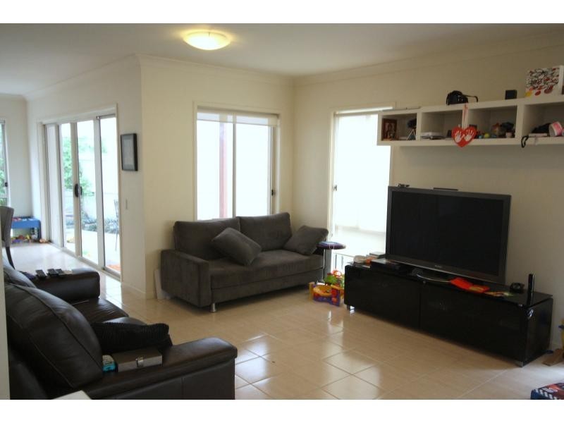 49 Greenway Circuit, Mount Ommaney QLD 4074