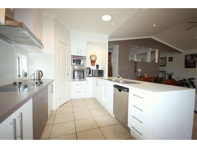 42 Summit Drive, Springfield Lakes QLD 4300