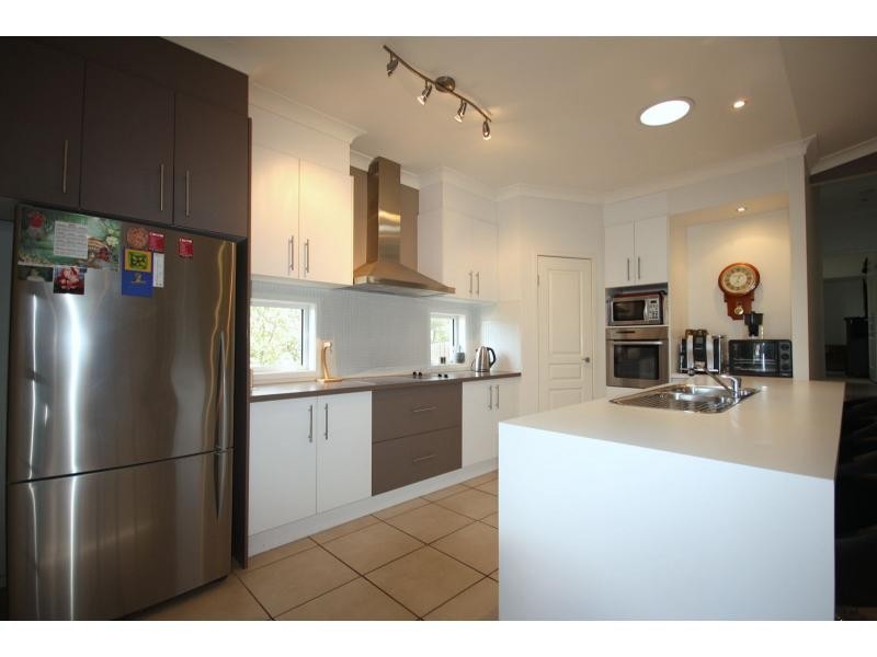 42 Summit Drive, Springfield Lakes QLD 4300