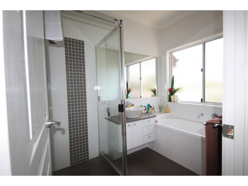 42 Summit Drive, Springfield Lakes QLD 4300