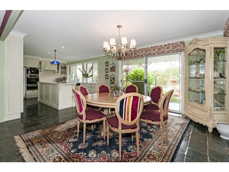 34 Hannah Street, Mount Ommaney QLD 4074