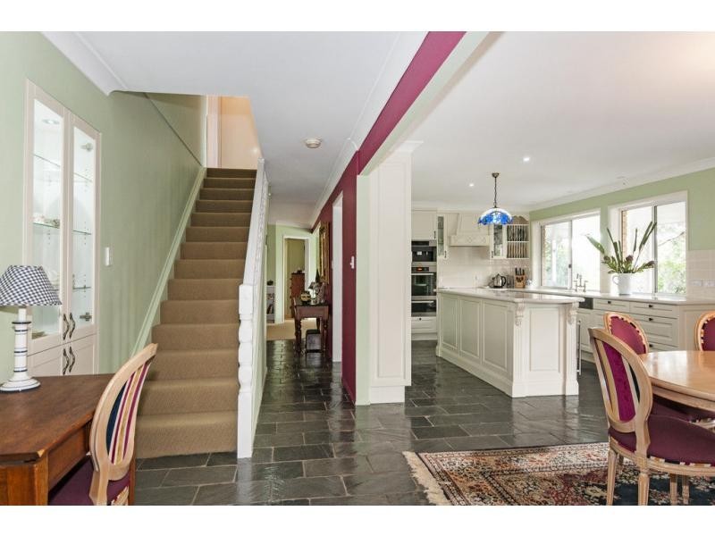 34 Hannah Street, Mount Ommaney QLD 4074