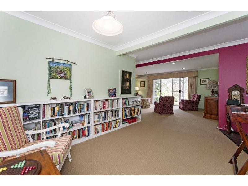 34 Hannah Street, Mount Ommaney QLD 4074