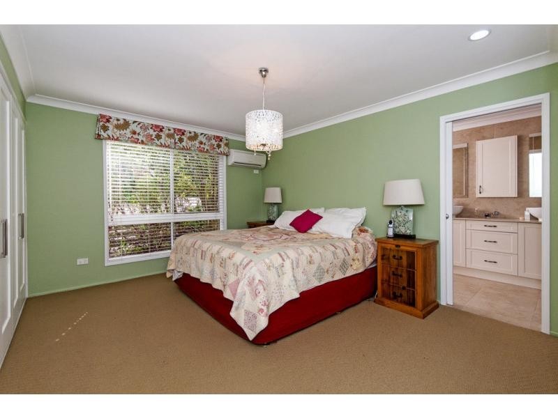 34 Hannah Street, Mount Ommaney QLD 4074