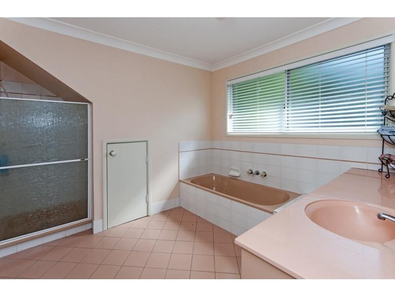 34 Hannah Street, Mount Ommaney QLD 4074