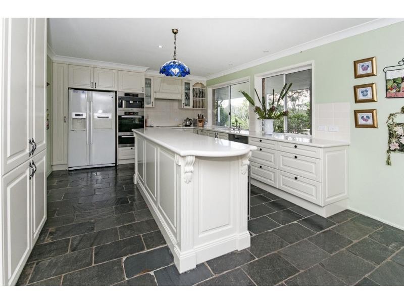 34 Hannah Street, Mount Ommaney QLD 4074