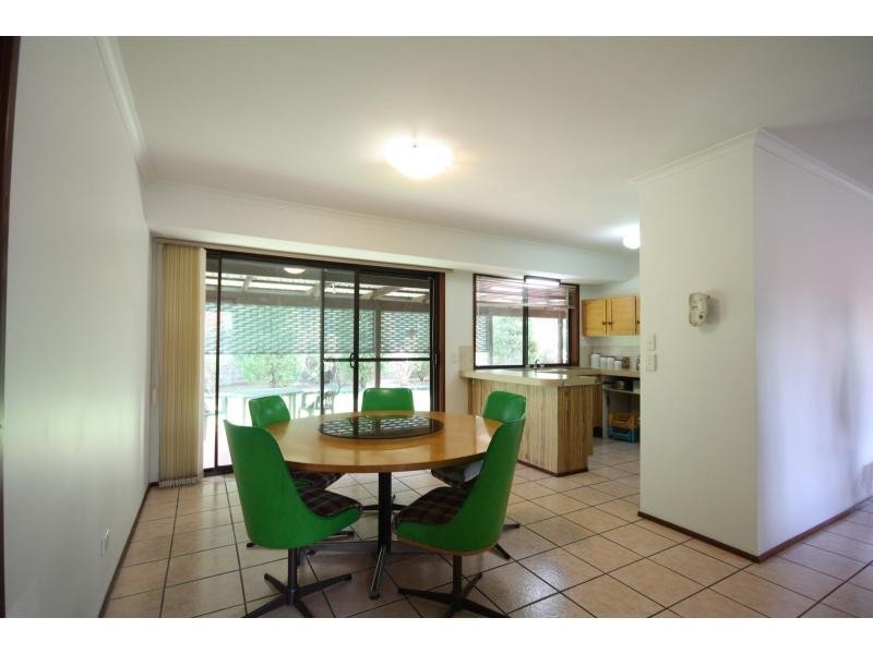18 Santolina Place, Sinnamon Park QLD 4073