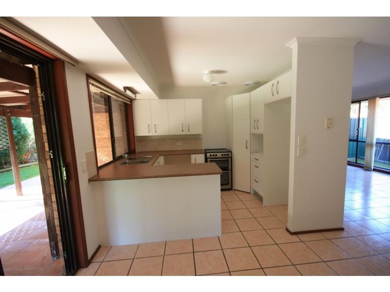 18 Santolina Place, Sinnamon Park QLD 4073