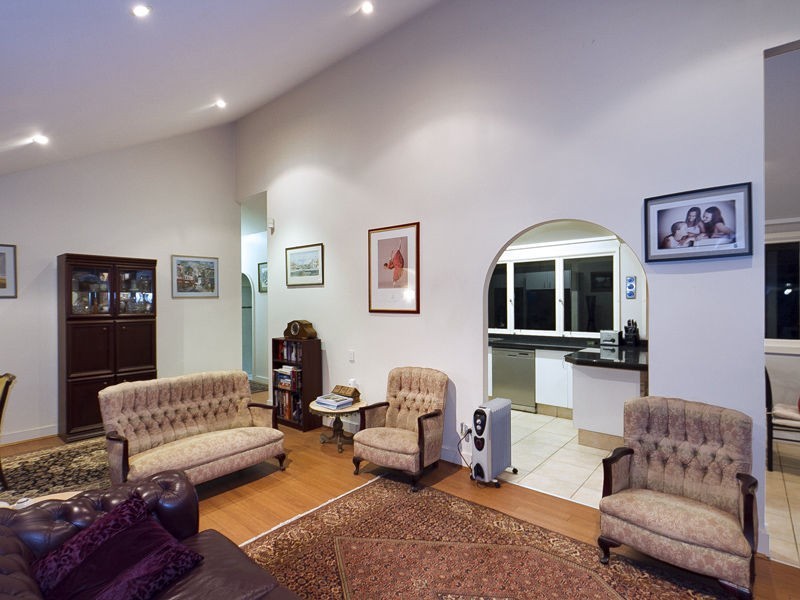 Mount Ommaney QLD 4074