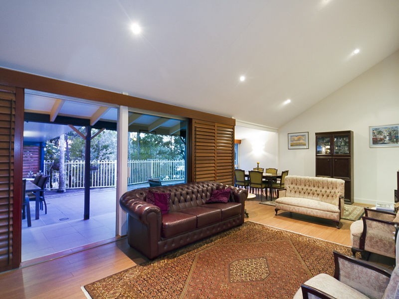 Mount Ommaney QLD 4074