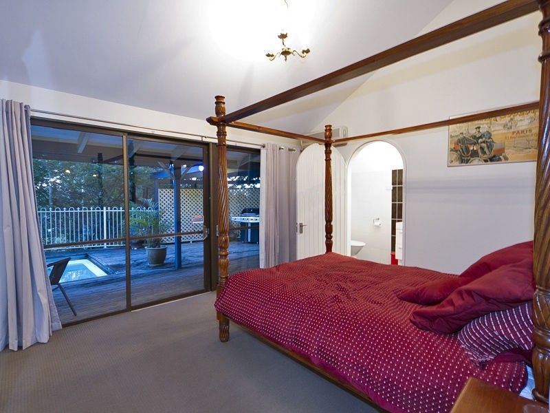 Mount Ommaney QLD 4074