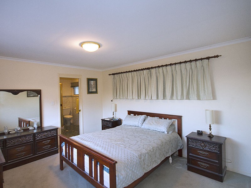 Mount Ommaney QLD 4074