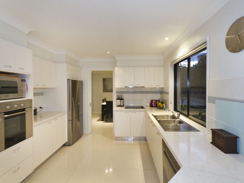 7 Cowal Close, Westlake QLD 4074