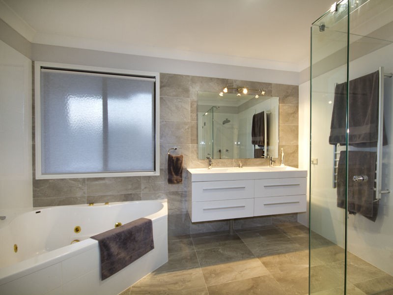 7 Cowal Close, Westlake QLD 4074