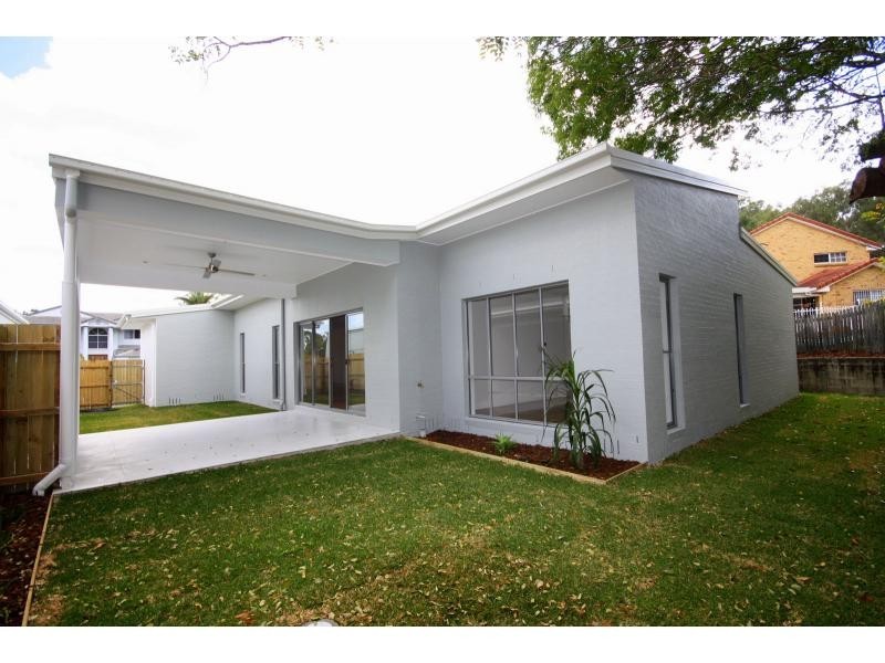 62 Hannah Street, Mount Ommaney QLD 4074