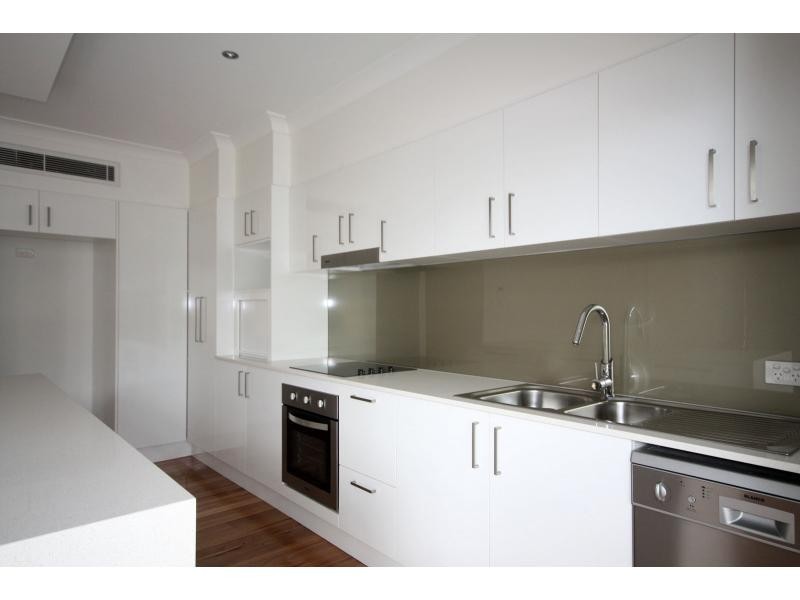 62 Hannah Street, Mount Ommaney QLD 4074