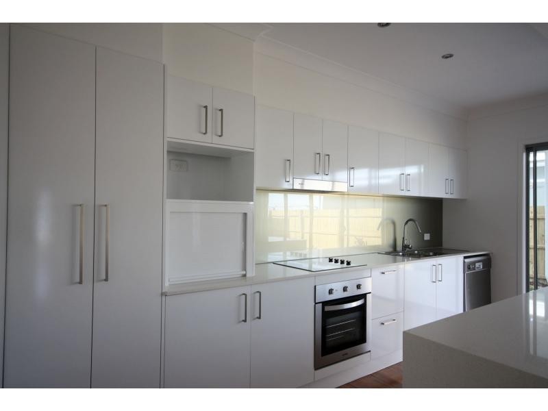 62 Hannah Street, Mount Ommaney QLD 4074