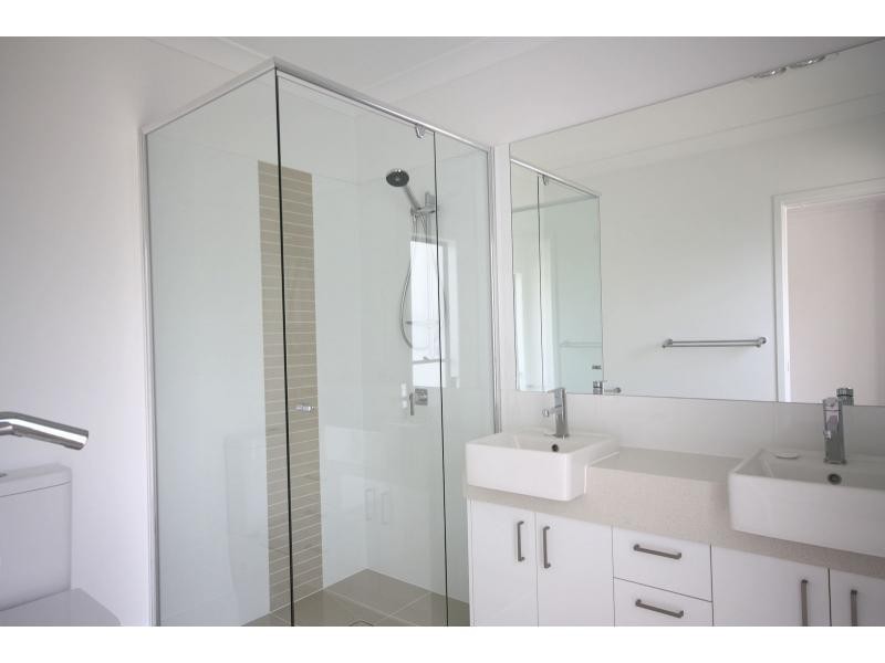 62 Hannah Street, Mount Ommaney QLD 4074