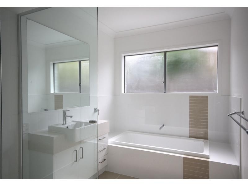 62 Hannah Street, Mount Ommaney QLD 4074