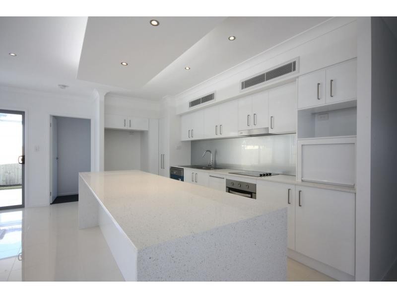 43 Westlake Drive, Mount Ommaney QLD 4074