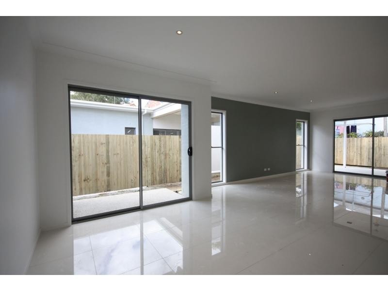 43 Westlake Drive, Mount Ommaney QLD 4074