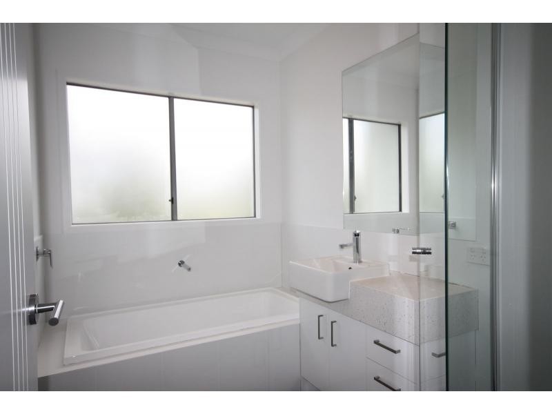 43 Westlake Drive, Mount Ommaney QLD 4074