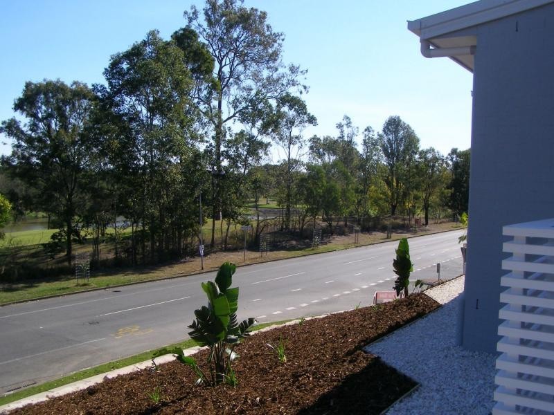 43 Westlake Drive, Mount Ommaney QLD 4074